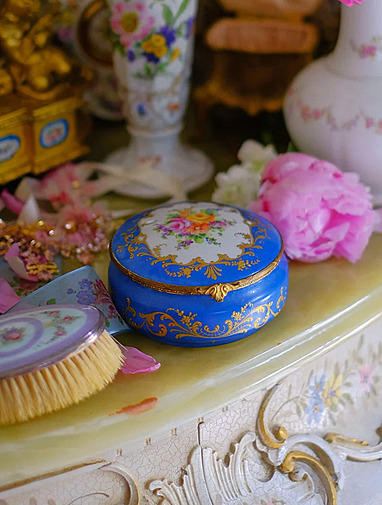 Антикварная шкатулка в стиле Limoges Box 