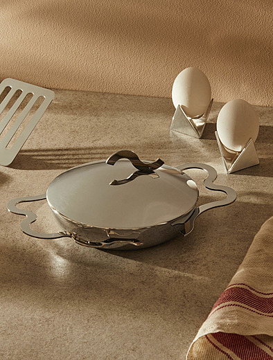 Сковорода Tegamino от Alessi с закрытой крышкой
