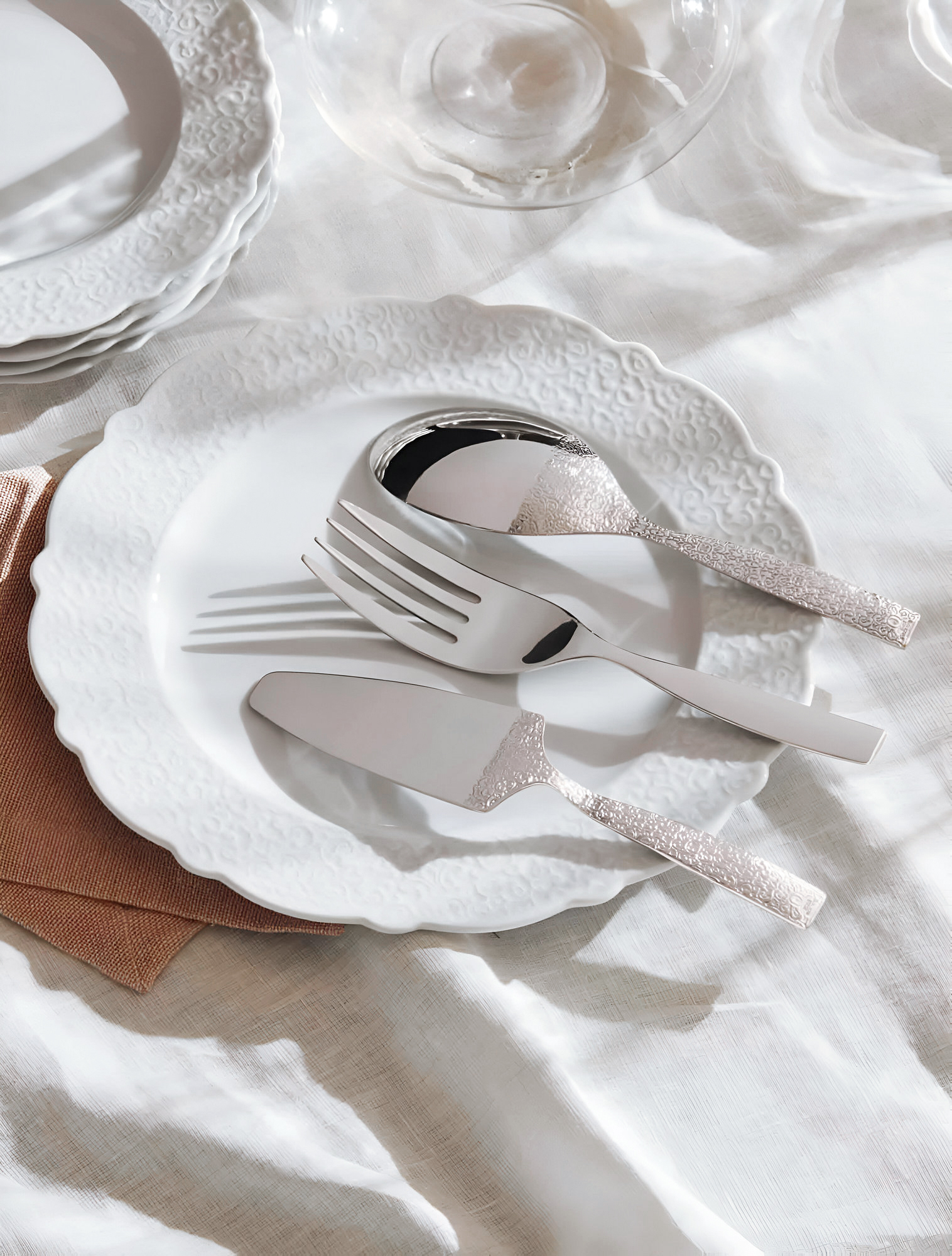 Плоское блюдо Dressed, 33,5 см от Alessi