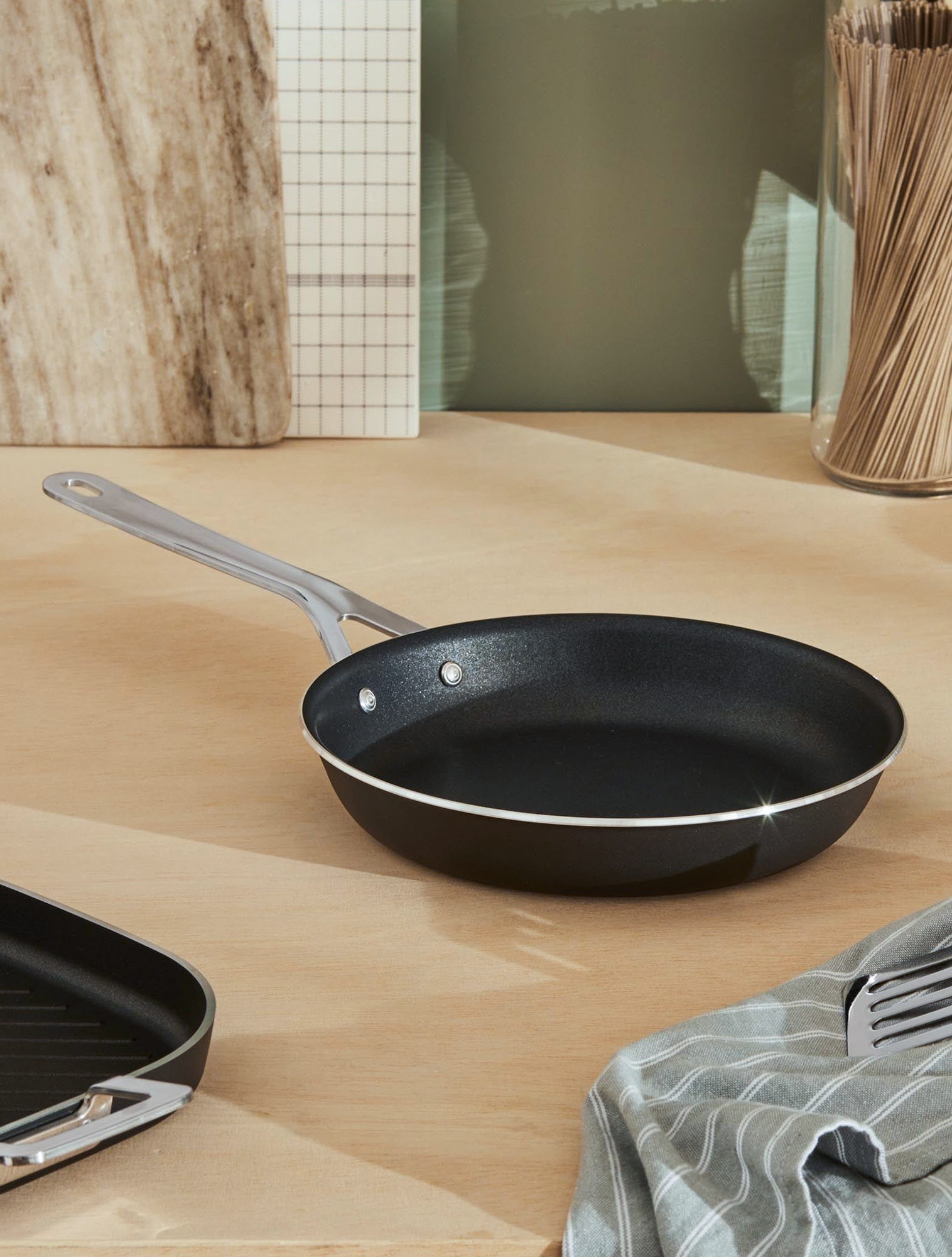 Сковорода с крышкой Pots & Pans, 24 см от Alessi