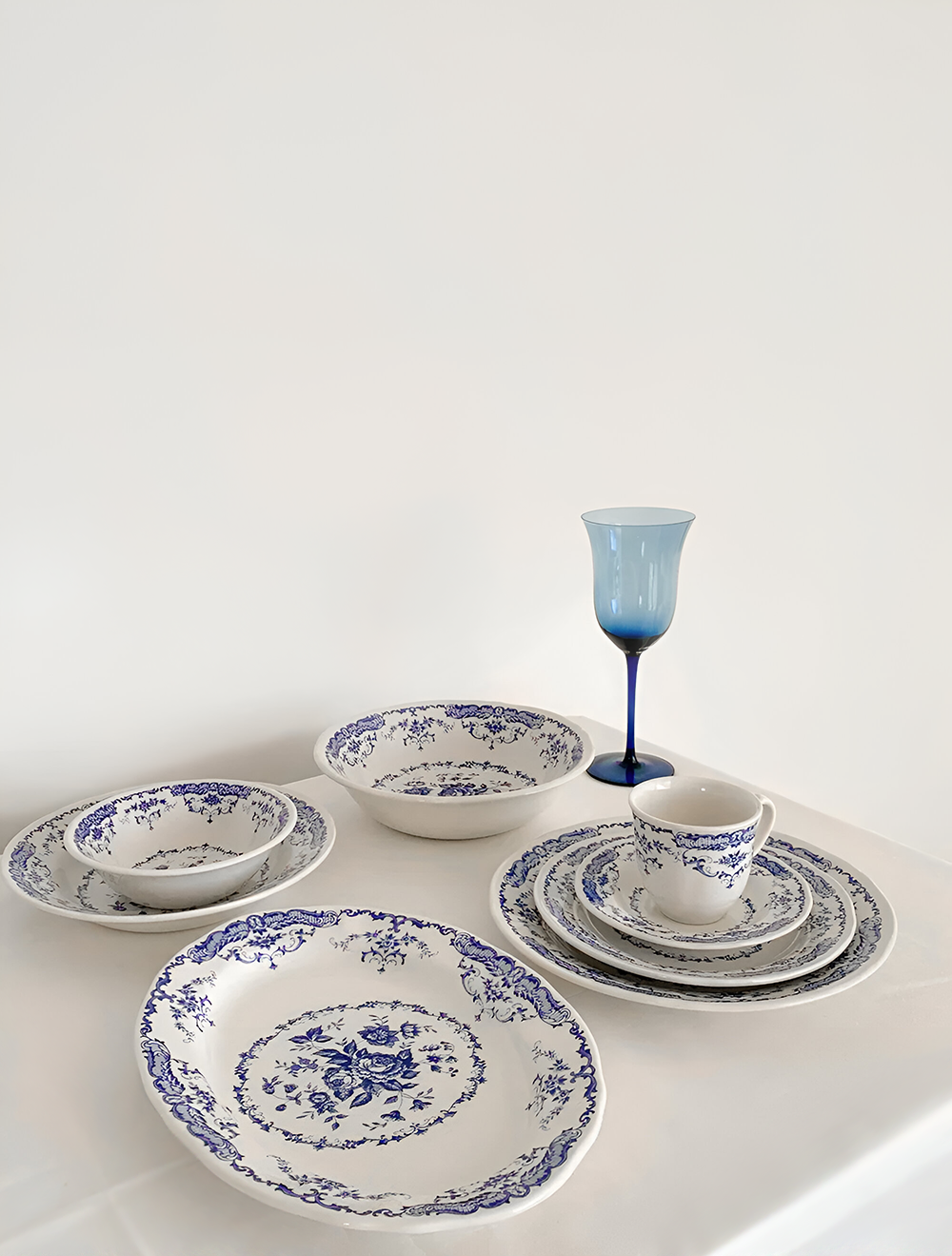 Плоское блюдо Rose Blue, 30,5 см от Bitossi Home