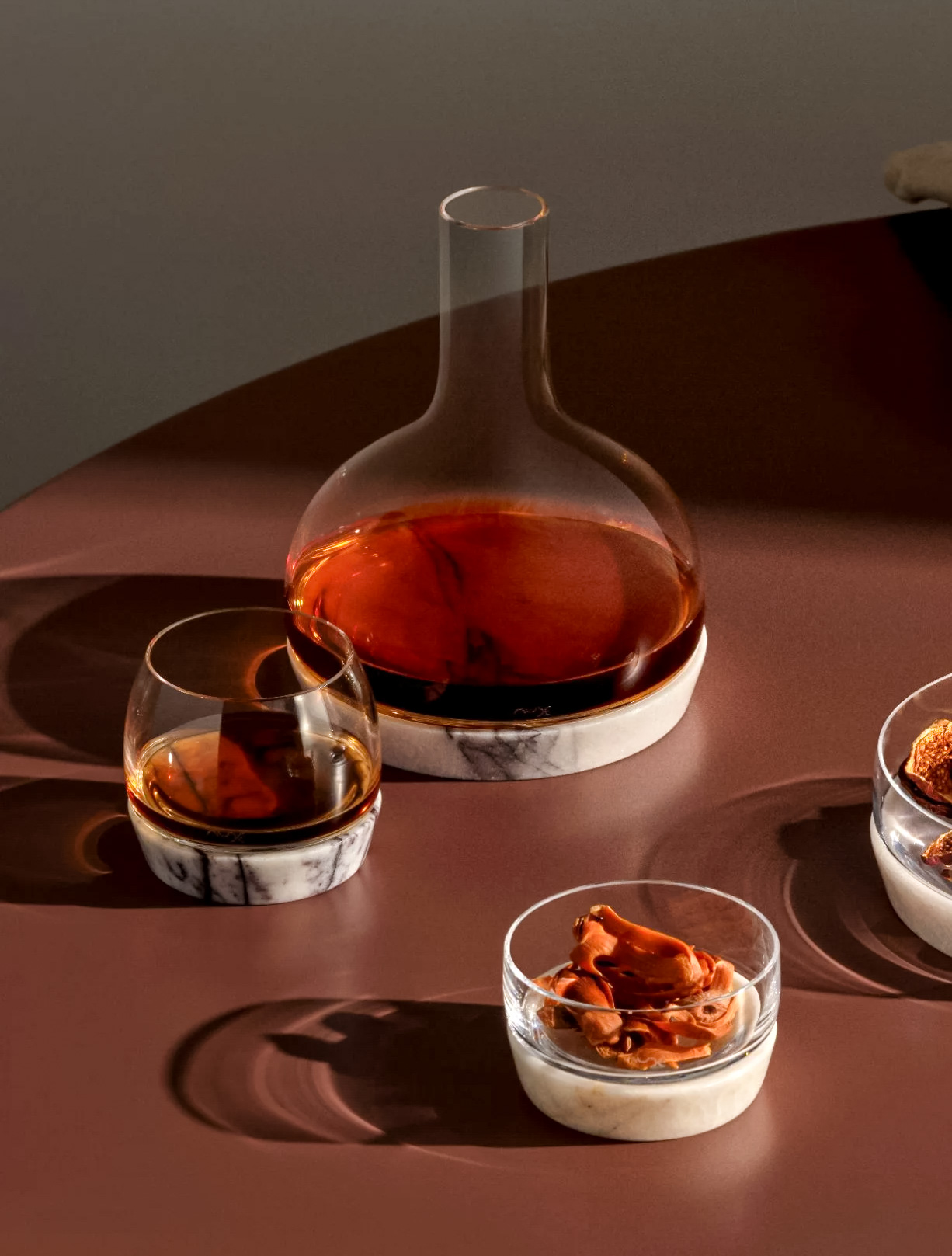 Штоф с подставкой Chill, 1,25 л от Nude Glass