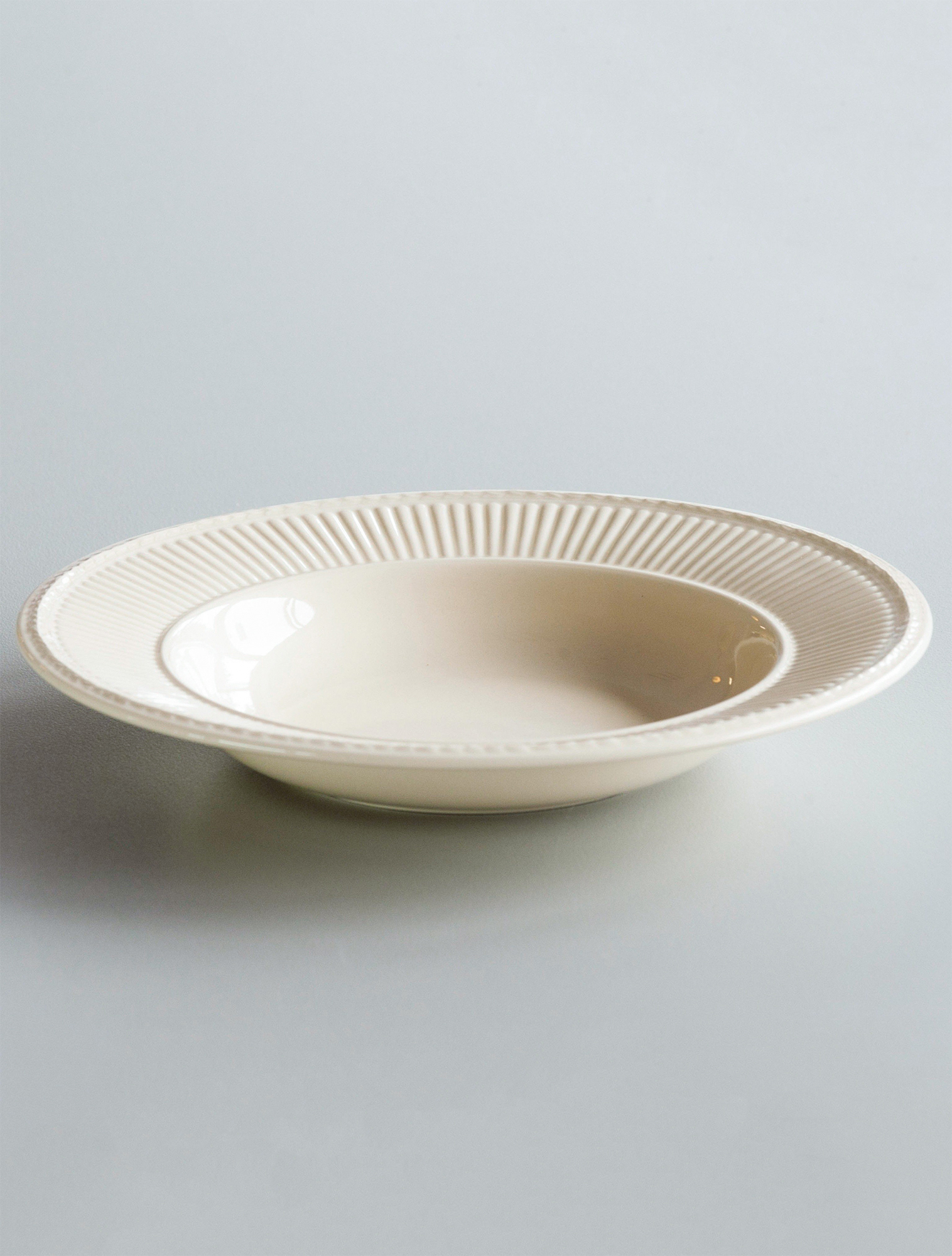 Суповая тарелка Edme Cream, 23 см от Wedgwood
