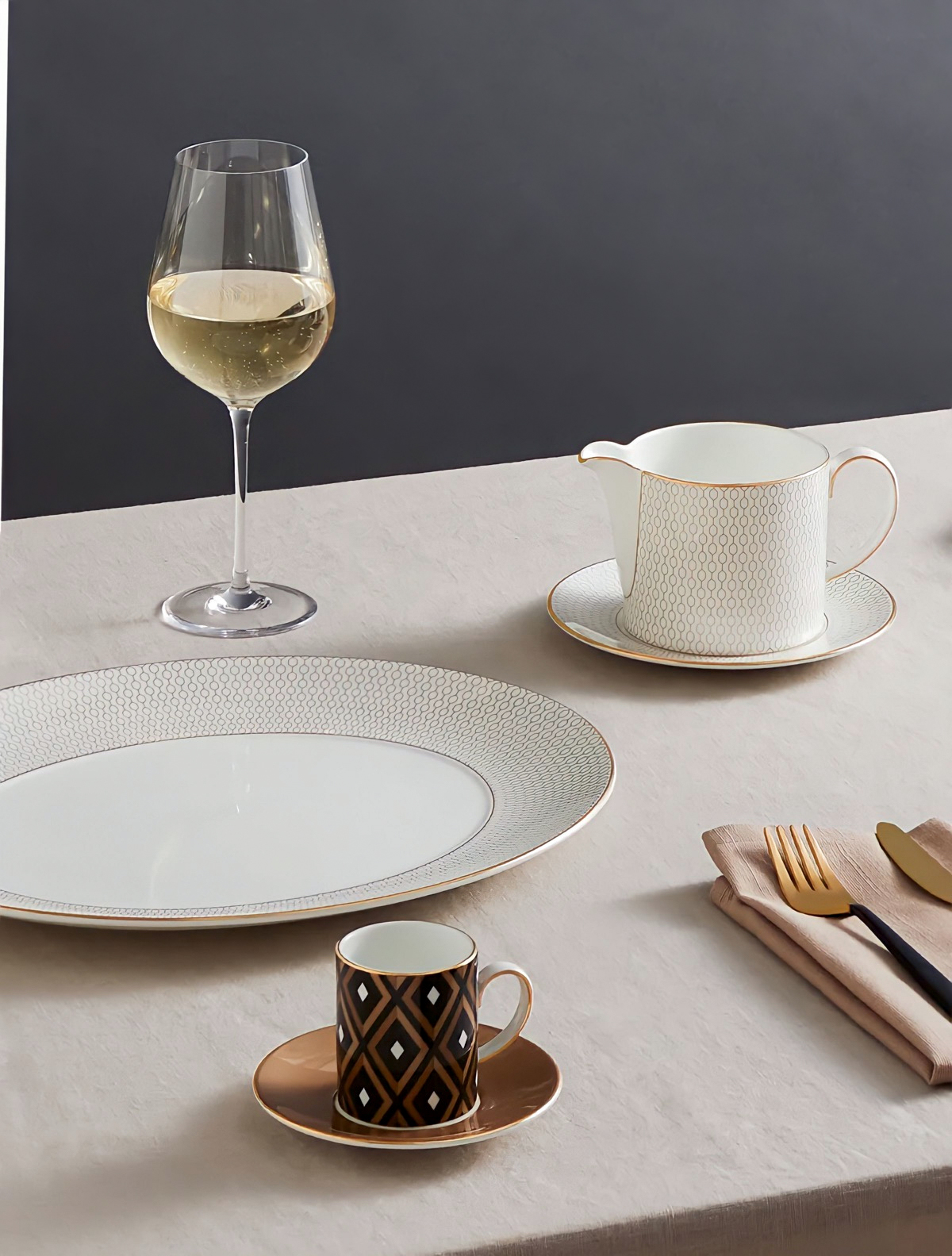 Плоское блюдо Gio Gold (Arris), 33 см от Wedgwood