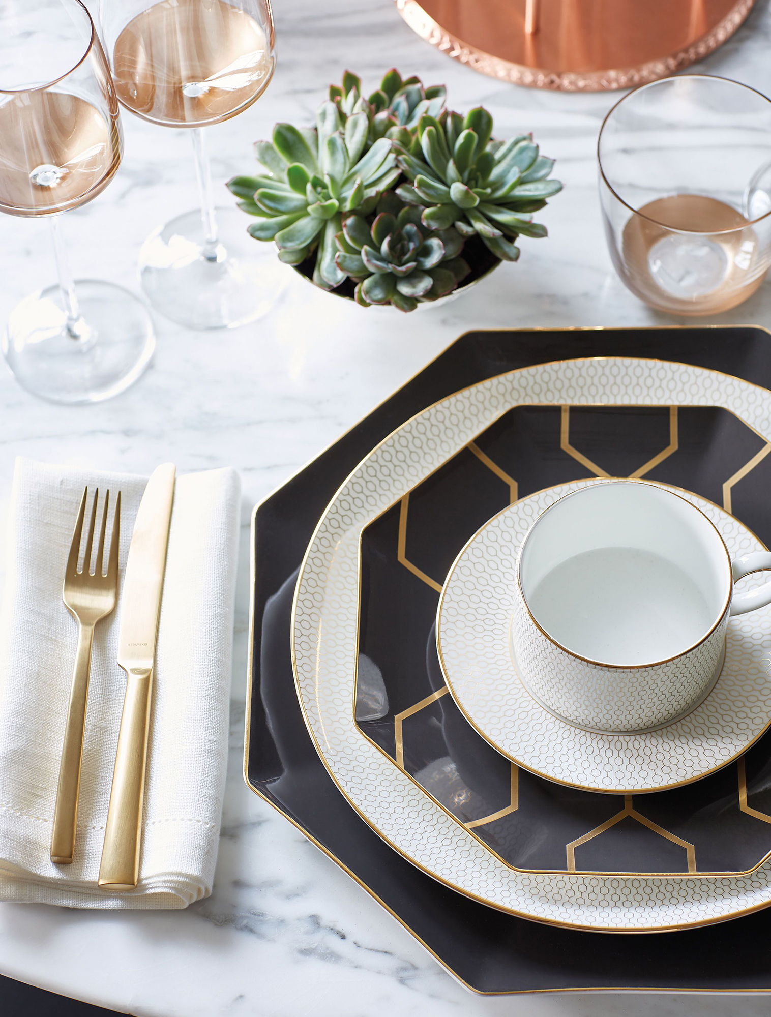 Плоское блюдо Gio Gold (Arris), 33,5 см от Wedgwood